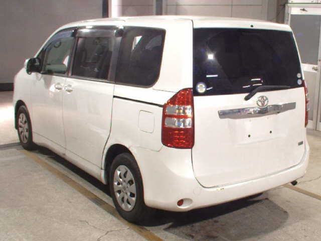 Toyota Noah Si GS 2013